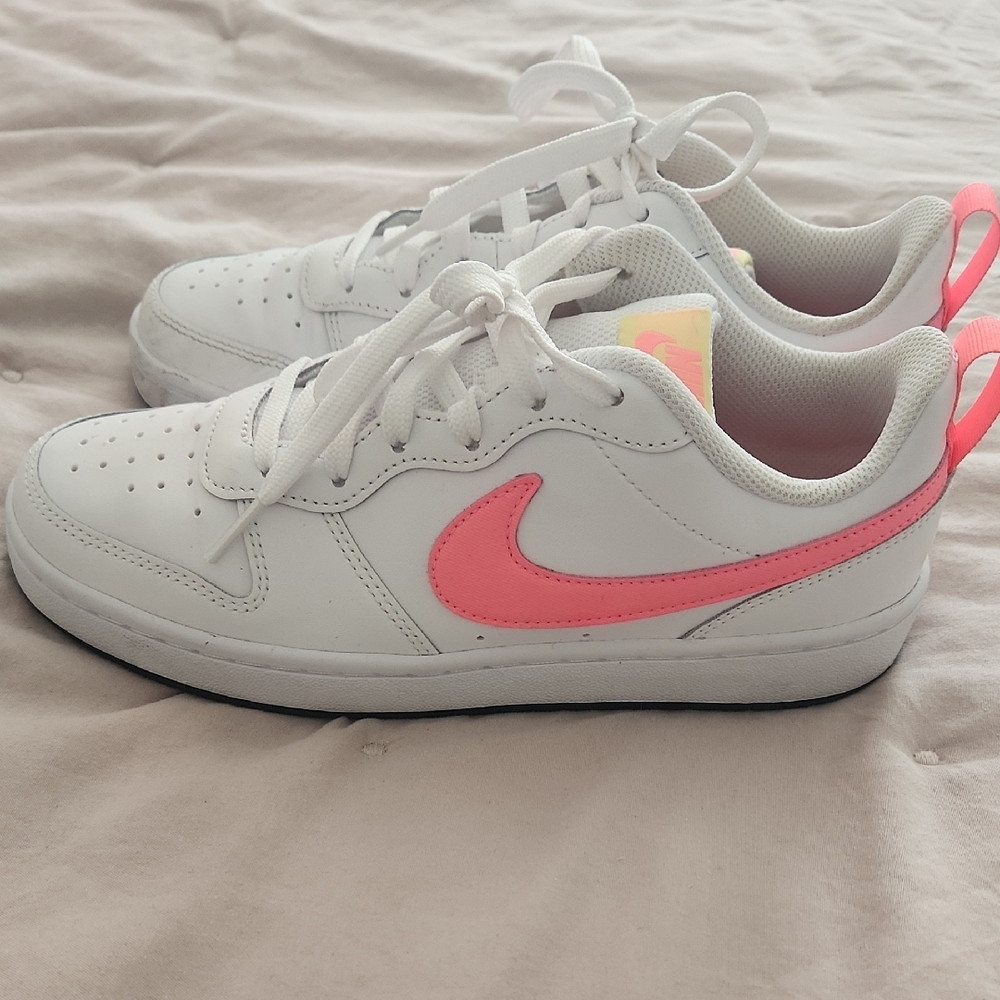 White & Pink Sneakers Size Is YOUTH 5 but Im Usu A Womens 7 Or 7.5 And They Fit
